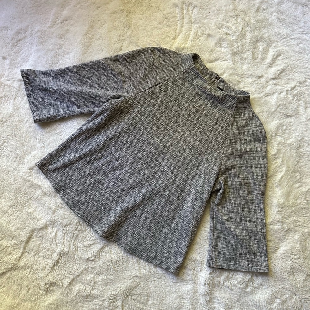 W5 Gray Textured Top